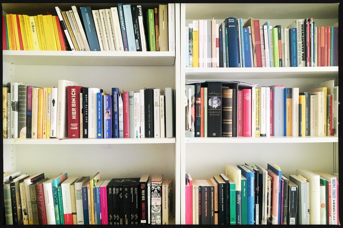 Für die Produktion »Verbrennungen« suchen wir ab dem 4.9. eine/n Souffleur/se. Bei Interesse Bewerbung an barbara.biel@buehnen-frankfurt.de