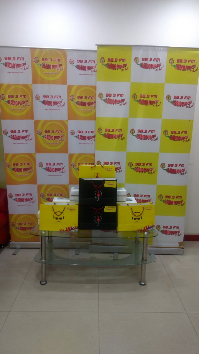MirchiNagpur's tweet photo. #MirchiModakService :Waiting for our first winner to come.Sequel Ford Ganesh Dal industries @Orientallifeinsurance @mirchinidhi https://t.co/34PwqgsHRU