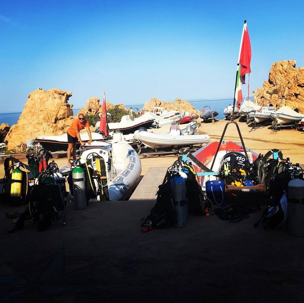 dccp2's tweet photo. Può cominciare una nuova settimana... pronti per caricare e si può partire!!! #Buongiorno #dccp2 #divingisfun #divingcentercostaparadiso #w… https://t.co/WxfCJirgSi