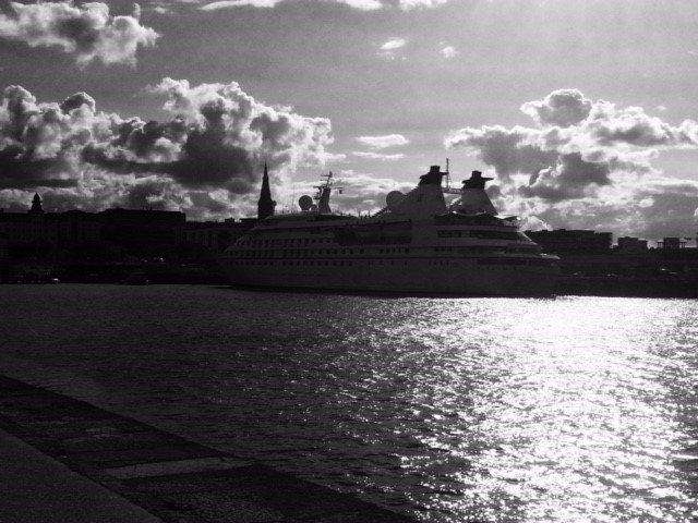 dlr_pop's tweet photo. An atmospheric shot of the Star Legend when it was in Dún Laoghaire recently. Photo by Mary Clerkin #pocket_ireland #dlh200 #dlrpop #cruises https://t.co/Wjp7RIzsTJ