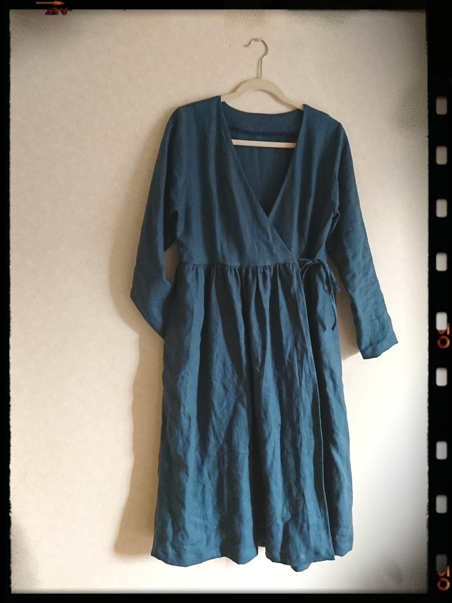 ぱんだのてしごと ハンドメイドリネンの大人服 自分用にリネンで カシュクールワンピース を作りました 大好きな青緑色 前を開けてガウンのように着ることもできます お気に入りの１枚ができました ハンドメイド 手作り 大人服 リネン