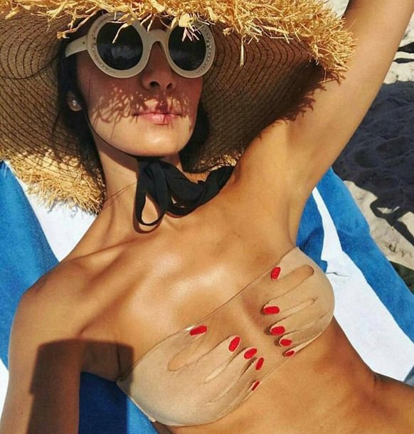 CoppaFeelPeople's tweet photo. Us being Fabulous on a #bankholiday Monday or #UnlikelyBoobHero @alexa_chung? You decide. https://t.co/7T4q9gVDcY https://t.co/R7ZZwKGogG