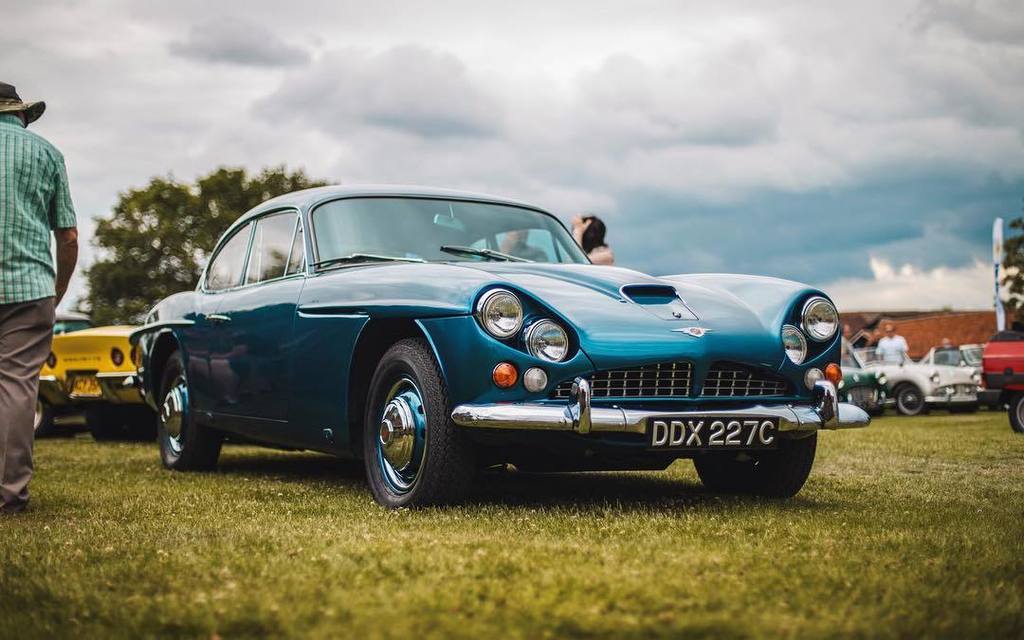 CressingClassic's tweet photo. It's bank holiday Monday; have a Jensen ❤️ #Jensen #classiccar #CV8 #carshow #classiccarshow #carstagram #carsofin… https://t.co/F1j4dzIa86 https://t.co/tqDa3DIZeI