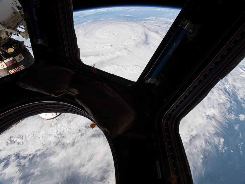 muyinteresante's tweet photo. Así se veía el huracán #Harvey desde la cúpula de la ISS. Houston ha sufrido inundaciones sin precedentes: 
https://t.co/4RBX228tVo https://t.co/m1OFyGl0qf