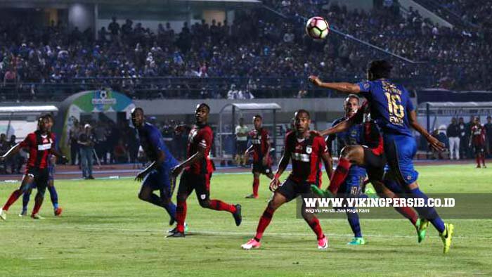 Persib 'Sukses' Imbangi Persipura - vikingpersib.co.id vikingpersib.co.id/berita/2723/pe…