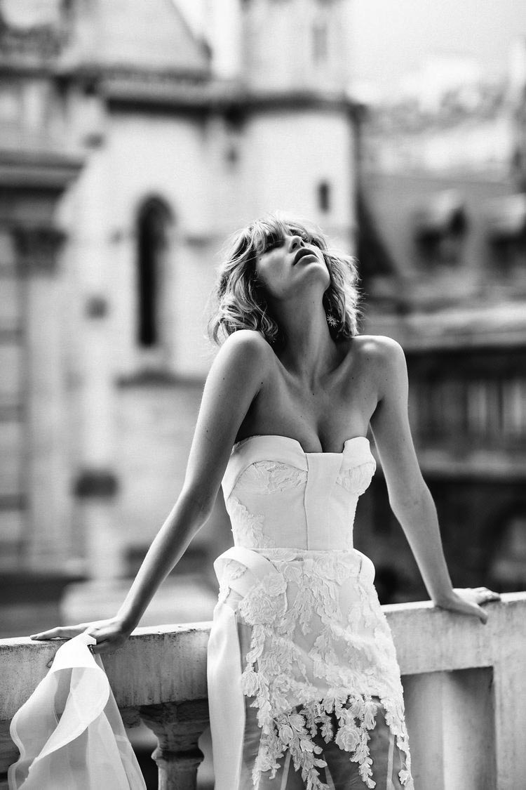 LoveNotesVC's tweet image. En el blog: una sesión de fotos por las calles de Paris con los vestidos de Georgia Young Couture 📷 Cassandra Ladru bit.ly/2wLs8jd