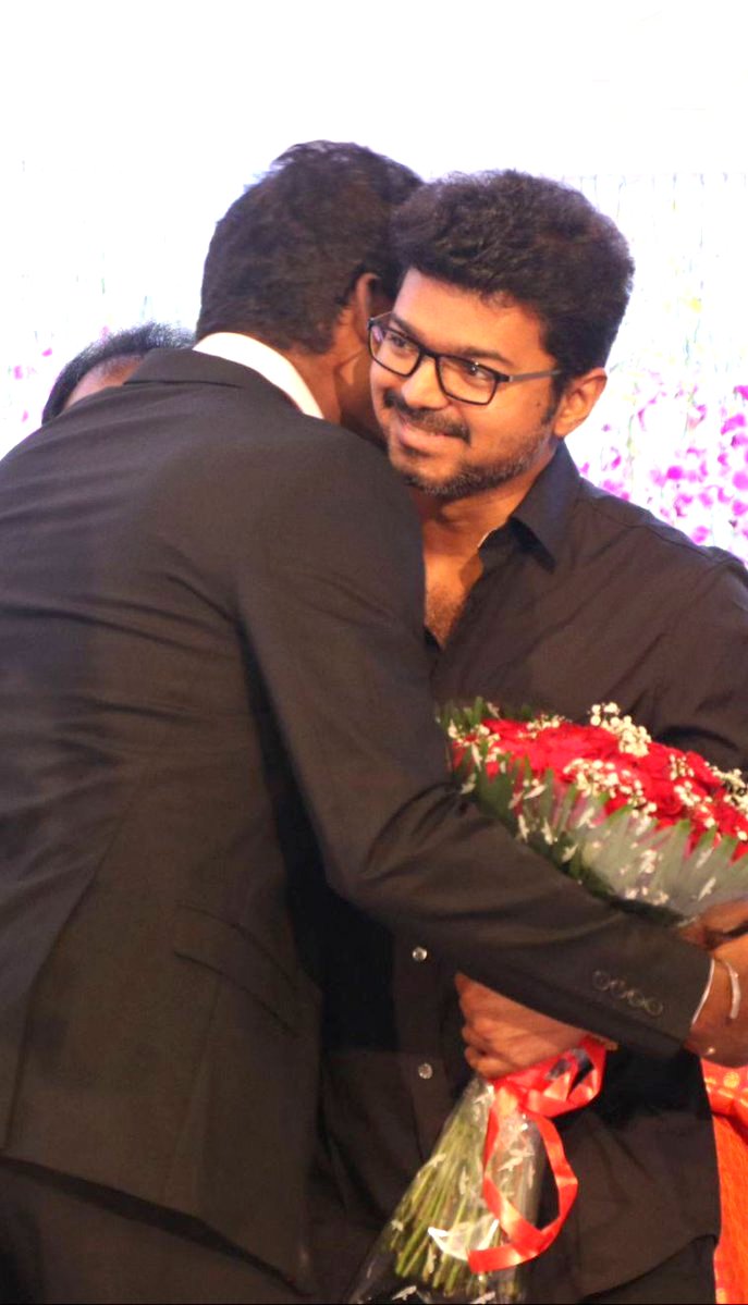 SSMusicTweet's tweet photo. Actor #Vishal with #Thalapathy @actorvijay !! https://t.co/vgfCACv8Tc