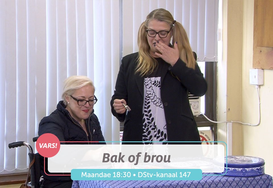 viatv's tweet photo. Dié week op #BakOfBrou: Cynthia en Rickus moet elkeen binne drie uur vir die radio-omroeper @MartelizeBrink ’n koekskepping maak. 🎂🎈 https://t.co/YFmPkdIhQO