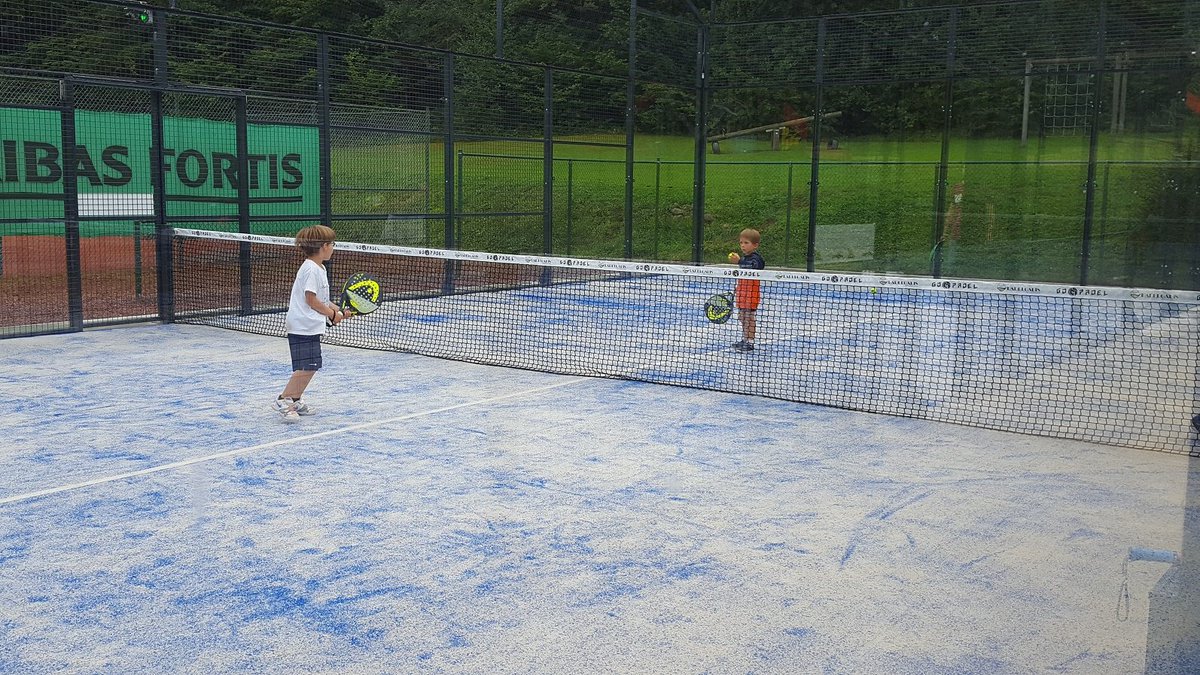 Go4Padel's tweet image. Le #padel c'est le sport accessible et ouvert à tous🎾
Petit ou grand, pas d'excuses pour ne pas s'y mettre 👏🤞