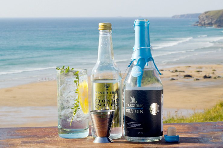 LWCSW's tweet photo. It's #BankHolidayMonday - and what better way to enjoy it than with a Tarquin's G&amp;T? #Summer https://t.co/7tw7sovqjS