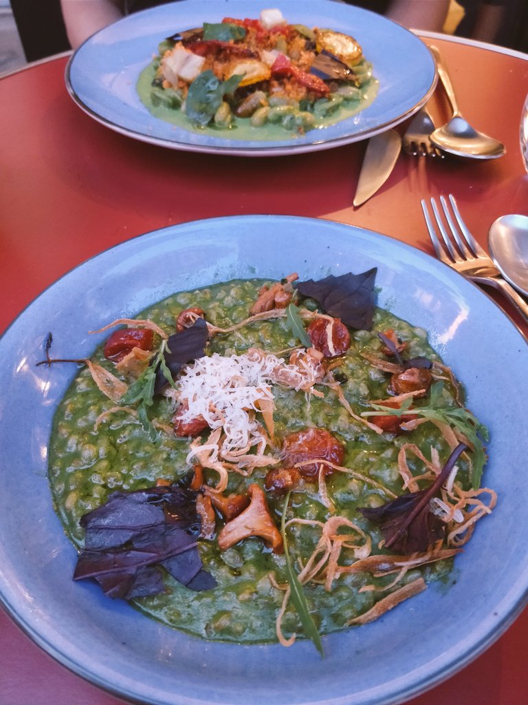 RaulRoch's tweet photo. Dîner au #kitchenterre #chef Ledeuil. Belles #pastas ! Saveurs franches &amp; exotiques 😋. Dessert moyen. Service 👍⭐! Note un peu salée #Foodie https://t.co/ZkApe4zslU