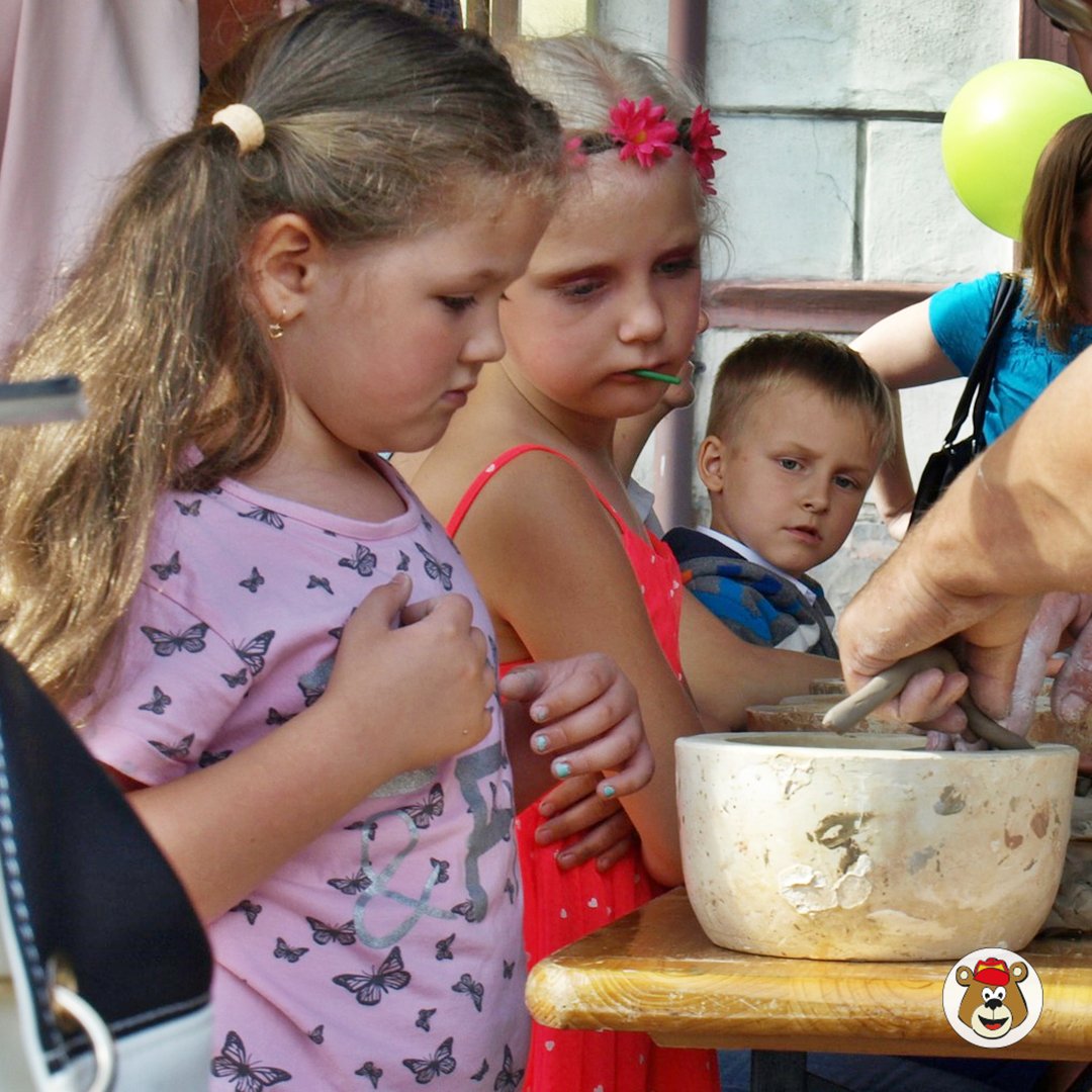 AndaloForFamily's tweet photo. Giochiamo con l'argilla?
Appuntamento creativo per modellare funghi, gnomi e folletti! Domani alle 10.30 o alle 15 ai Prati di Gaggia! https://t.co/iH49ypAZml