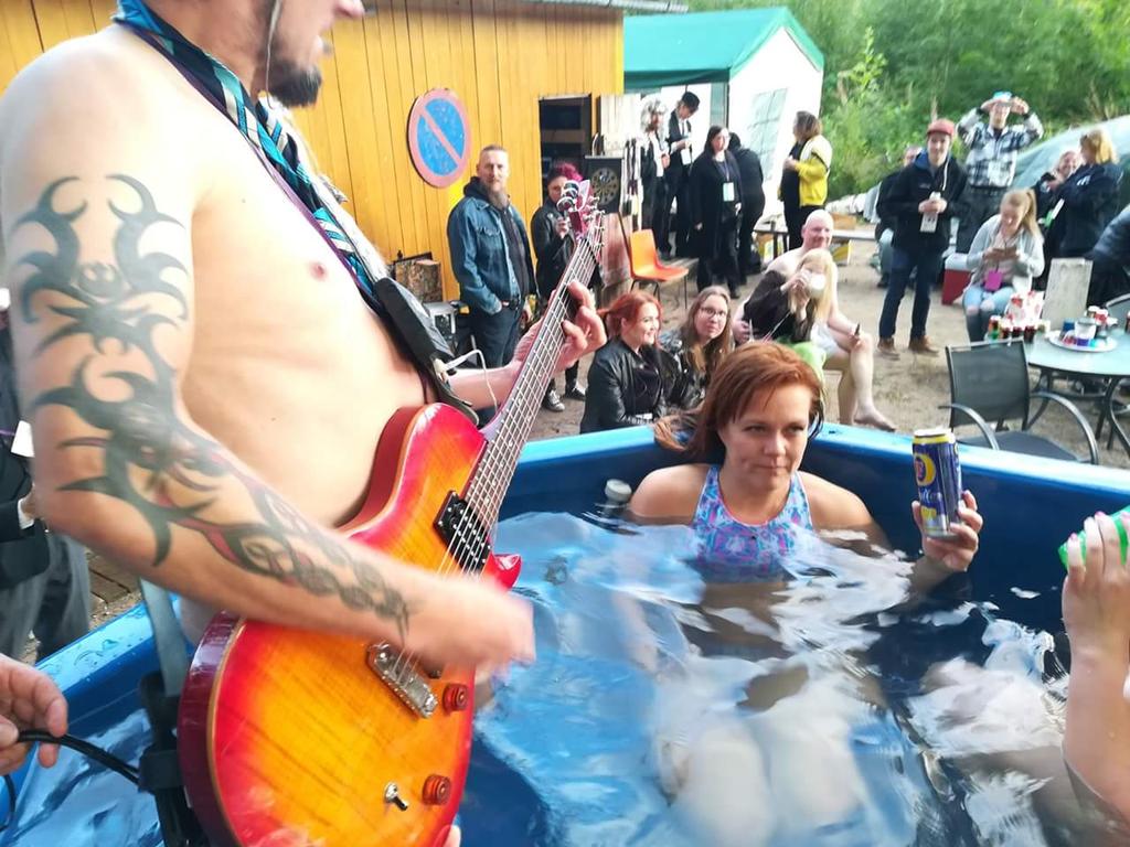 Blind_Hen's tweet photo. First man ever played gig from pool! #playingguitarinpool https://t.co/BlF8fxHaaq