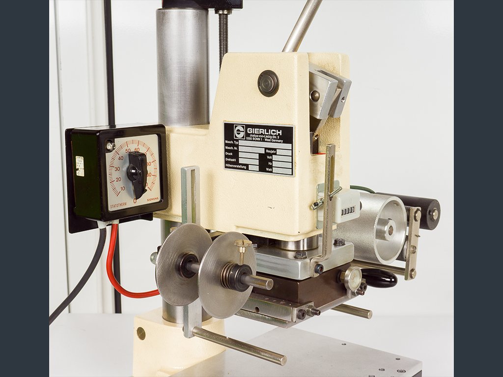 AUTEX24's tweet photo. Gierlich P 800 Heißprägepresse
Gierlich P 800 Hot Stamping Press #leder #gierlich #presse #heißprägepresse #maschine #P800 #autex24 #leather https://t.co/NiRmBdUjrg