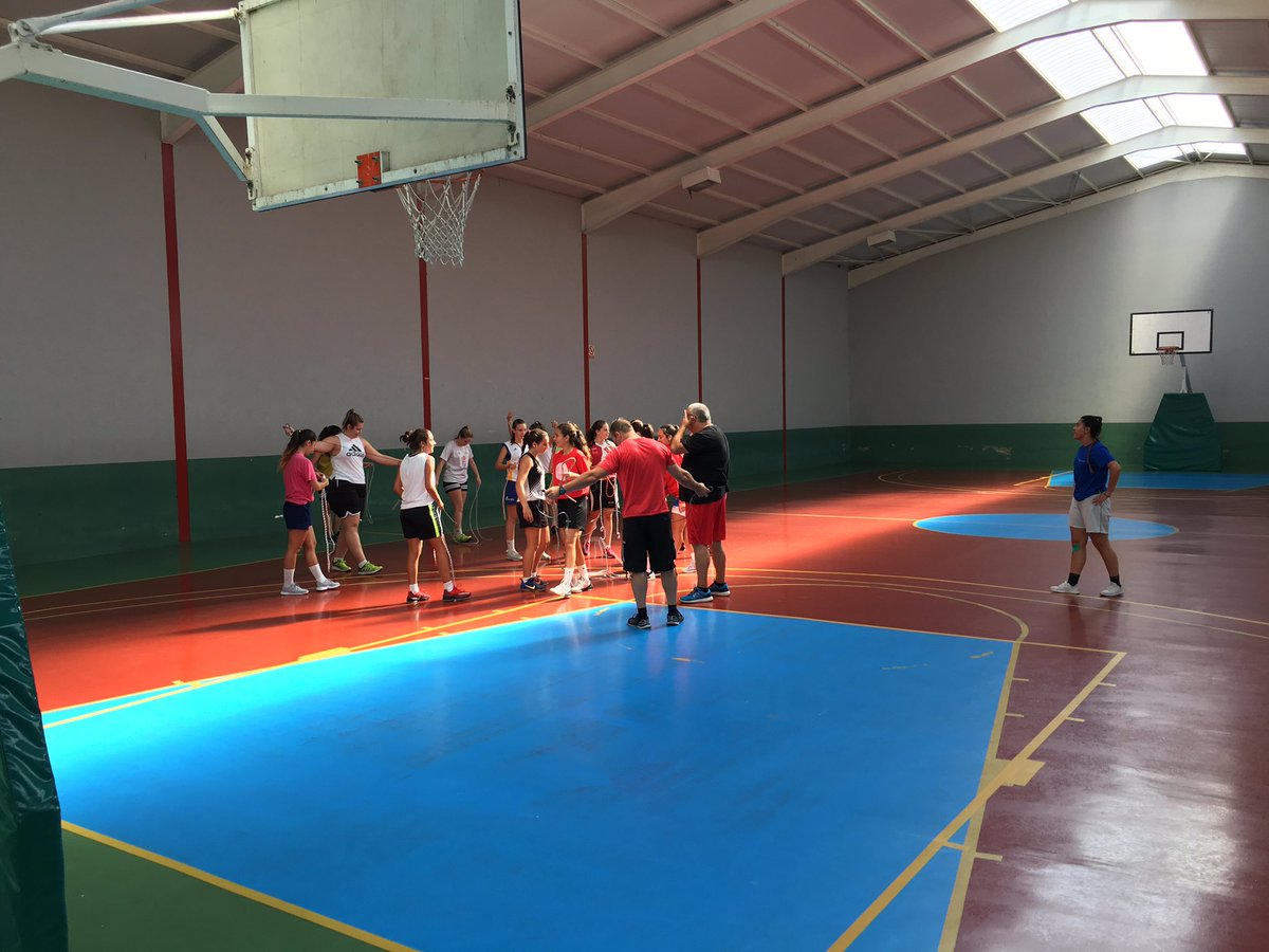 bfemeninoleon's tweet photo. Sin descanso después de finalizar el @campuspicos , iniciamos la pretemporada. Cadete y junior físico en Jesuitas. #trabajounicareceta https://t.co/yta09o704W
