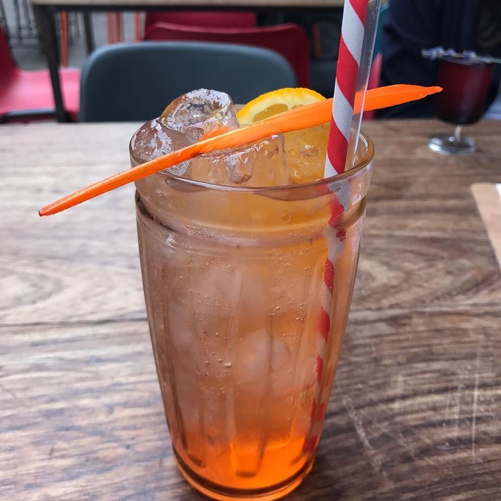 FettaDiCasa's tweet photo. Three day weekend #cocktails #london #aperolspritz https://t.co/A4jVv5zIZz