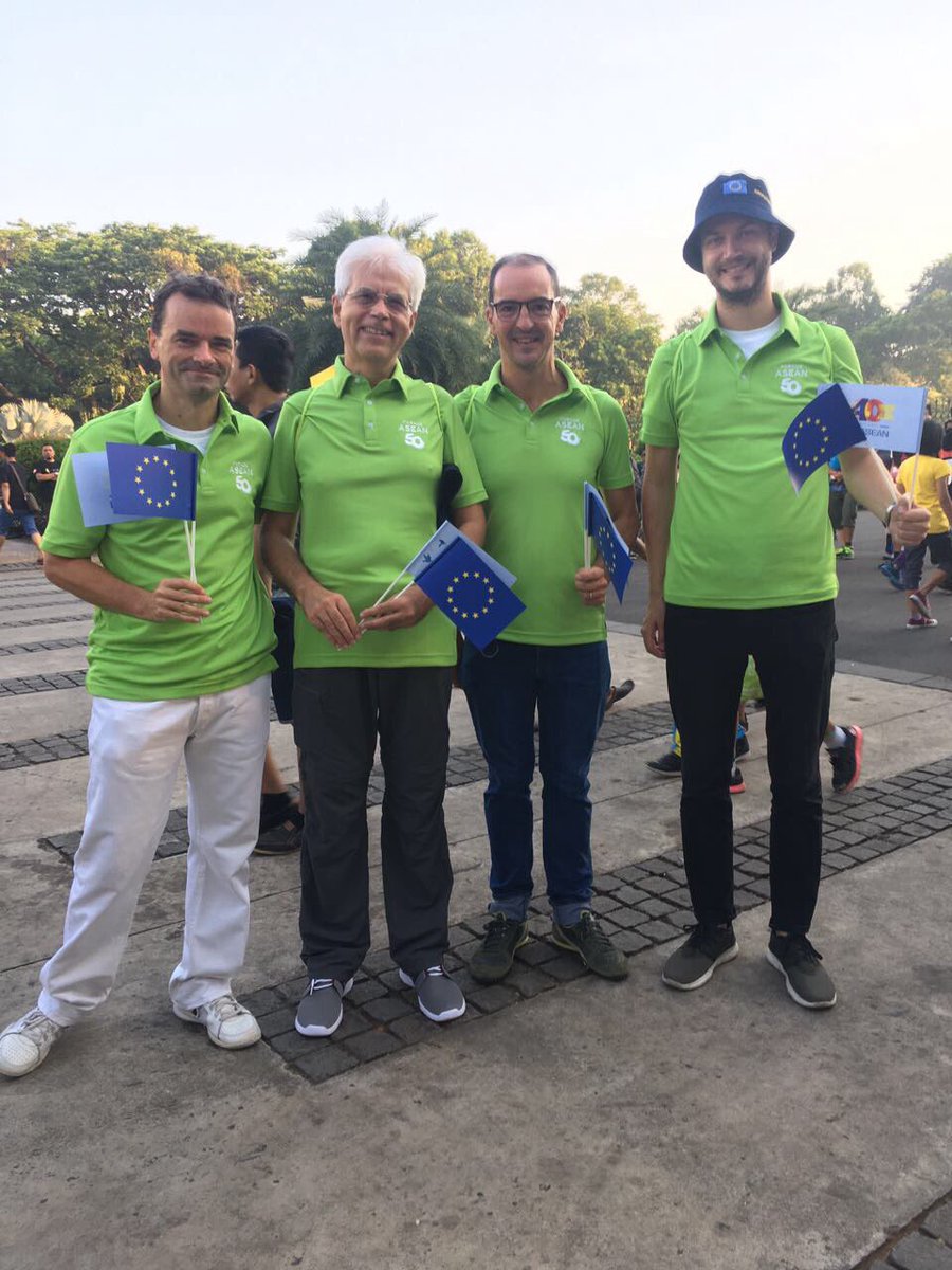 ITAJakarta_'s tweet photo. ITA Jakarta joined EU team at yesterday's #asean50parade in Jakarta #Asean @uni_eropa @ItalyinIDN https://t.co/z2pWsgC5I2