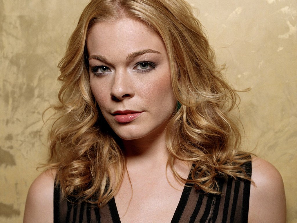 August 28 Birthday.....
We somehow forgot 35 year old LeAnn Rimes birthday. Happy Birthday LeAnn! 