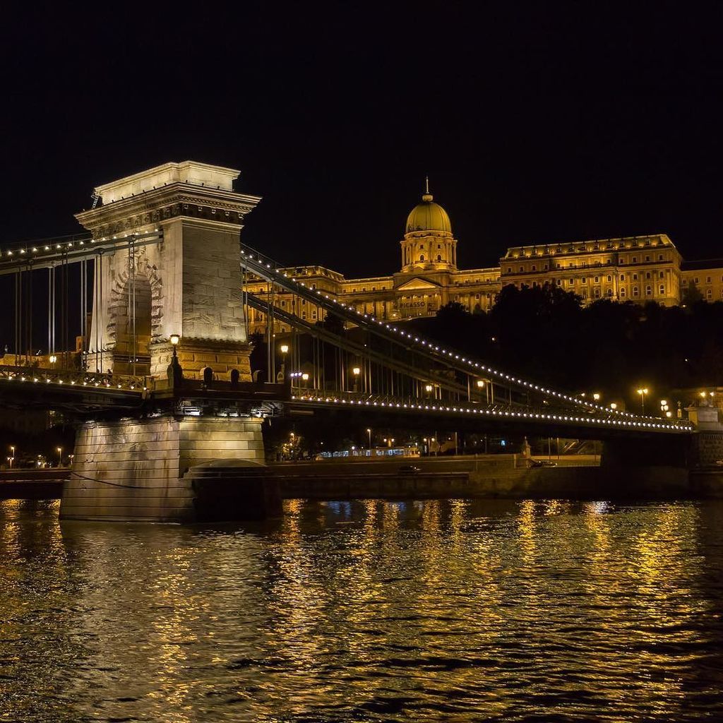 kalandlista's tweet photo. #budapest #hungary #sweethome #hello_cities #hellohungary #travelphotography #citylights #citylife #cityshot #euro… https://t.co/aZtrVh8H6g https://t.co/4C73BV2Mwh