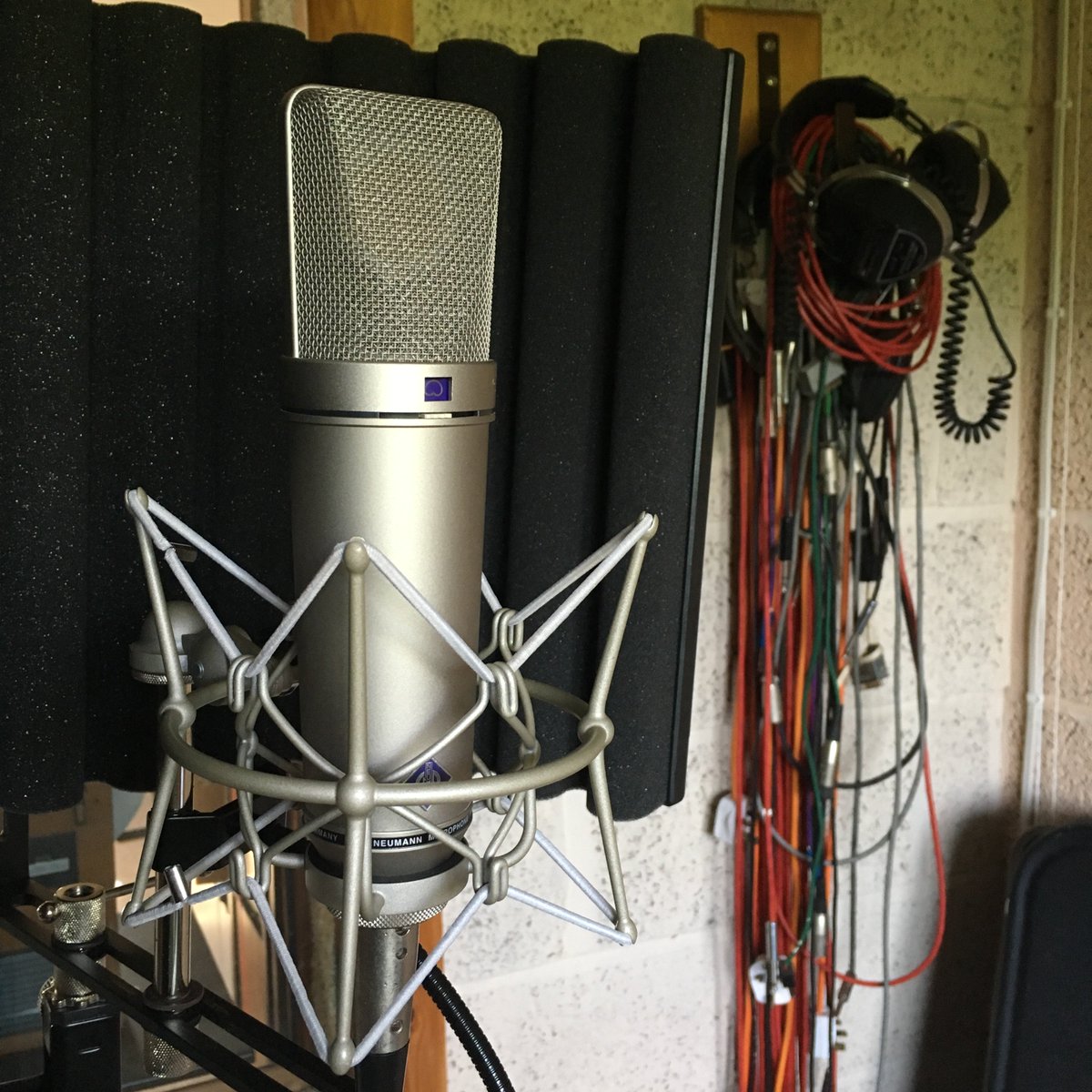 GinaEllenSinger's tweet photo. Spending #bankholidaymonday in the studio but fingers crossed i’ll have chance for a dip in the sea later #recordingvocals https://t.co/ZwhLdarnsY