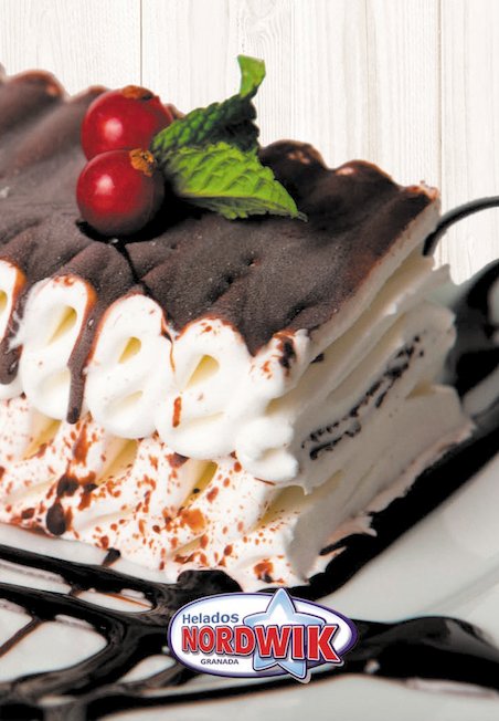 Deliciosa milanesa de nata con delicadas láminas de chocolate 😋😋
#NordwikExperience #NordwikGranada #NordwikSelección #HeladosGranada
