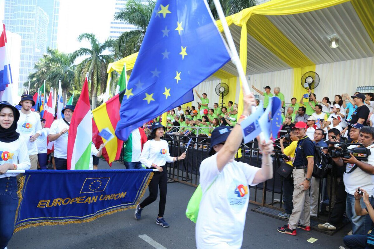 EUAmbCambodia's tweet photo. #EU joined #ASEAN50Parade on Sunday. A triple celebration: #EUASEAN40 #ASEAN50 #EU60 - Photos https://t.co/ceNf1XKkRz https://t.co/Me7Ttju8we