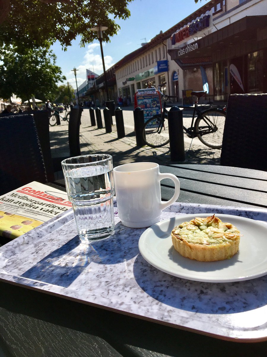 wedeborg's tweet photo. Firar en 5-0:a igår som sig bör! #cafeSiesta https://t.co/W8ewHCUJpF