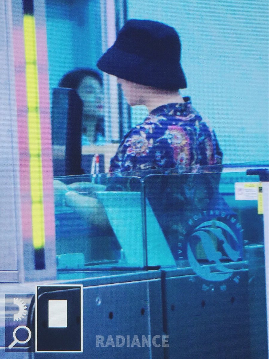 940207com's tweet photo. [PREVIEW] 170828 HND✈️GMP

(© RADIANCE ) #JINHWAN #JAY #진환 #김진환 #iKON https://t.co/2HH5ekuB8E
