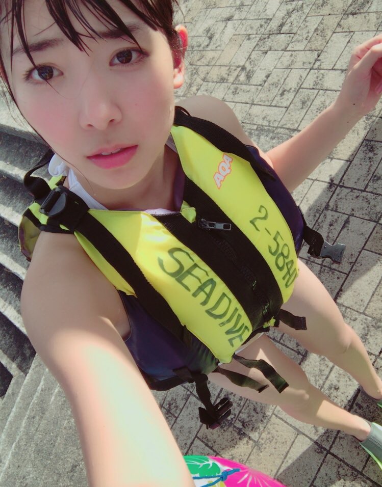 江室里香 Na Twitteru 人生初シュノーケリング W 海の深い所まで初めていった 残念ながらカメには出会えなかったけど 楽しかった 本気で泳げないのでライフジャケット着用してたけど海にいる人誰1人つけてなくてむしろ恥ずかしかった 笑 全力少女r