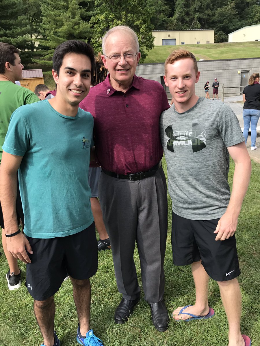 FalconPresJones's tweet photo. Had a great afternoon at the SAAC/Athletic Dept picnic to welcome student athletes. Great ambassadors for FSU &amp; athletics! #GoFalcons https://t.co/l9EGyIrZi7