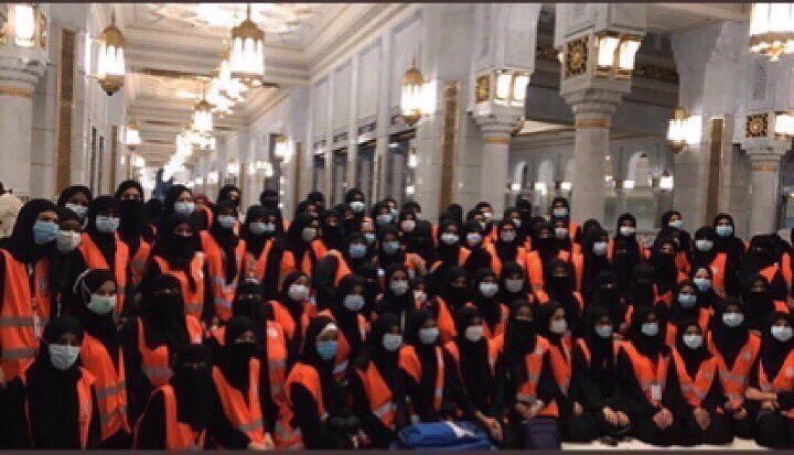 First1Saudi's tweet photo. متطوعات سعوديات لرعاية حجاج بيت الله https://t.co/K35mM86ax2