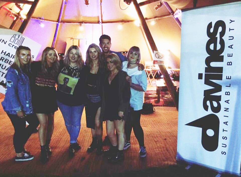 VAINcreatives's tweet photo. Some of our team at the end of Friday's @Creamfields ✌🏼thanks @DavinesOfficial for supplying us with products to style the DJ's! 💫🎪👏🏻 https://t.co/ZjBvCvEtF8