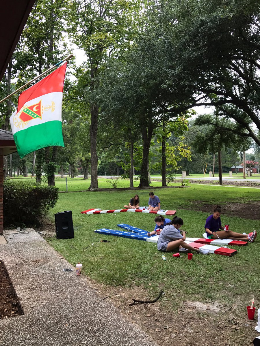 KappaSigULM's tweet image. Rush week is here! Thanks to the girls who helped out around the house this weekend.  #rushkappasig