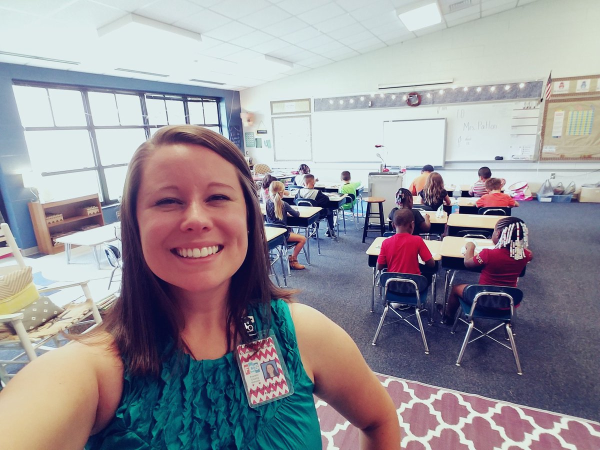 owlABOUTteachin's tweet photo. Here is our new class fam! Love them! #FCSFirstDay #LES_mustangs https://t.co/UewtGBRmkS