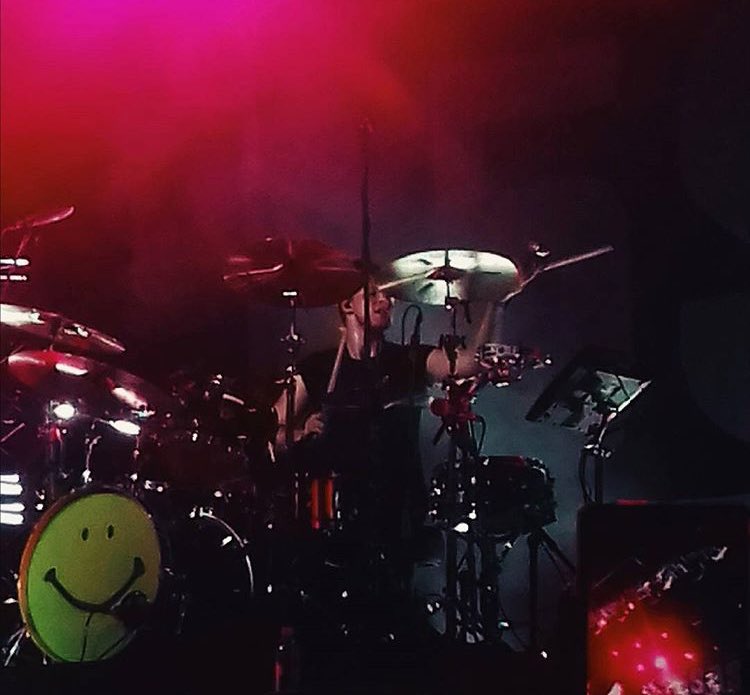 ashtonupdating's tweet photo. ashton on stage  #5SOSMoscow  | babe_calum https://t.co/mMhEcwpy9G