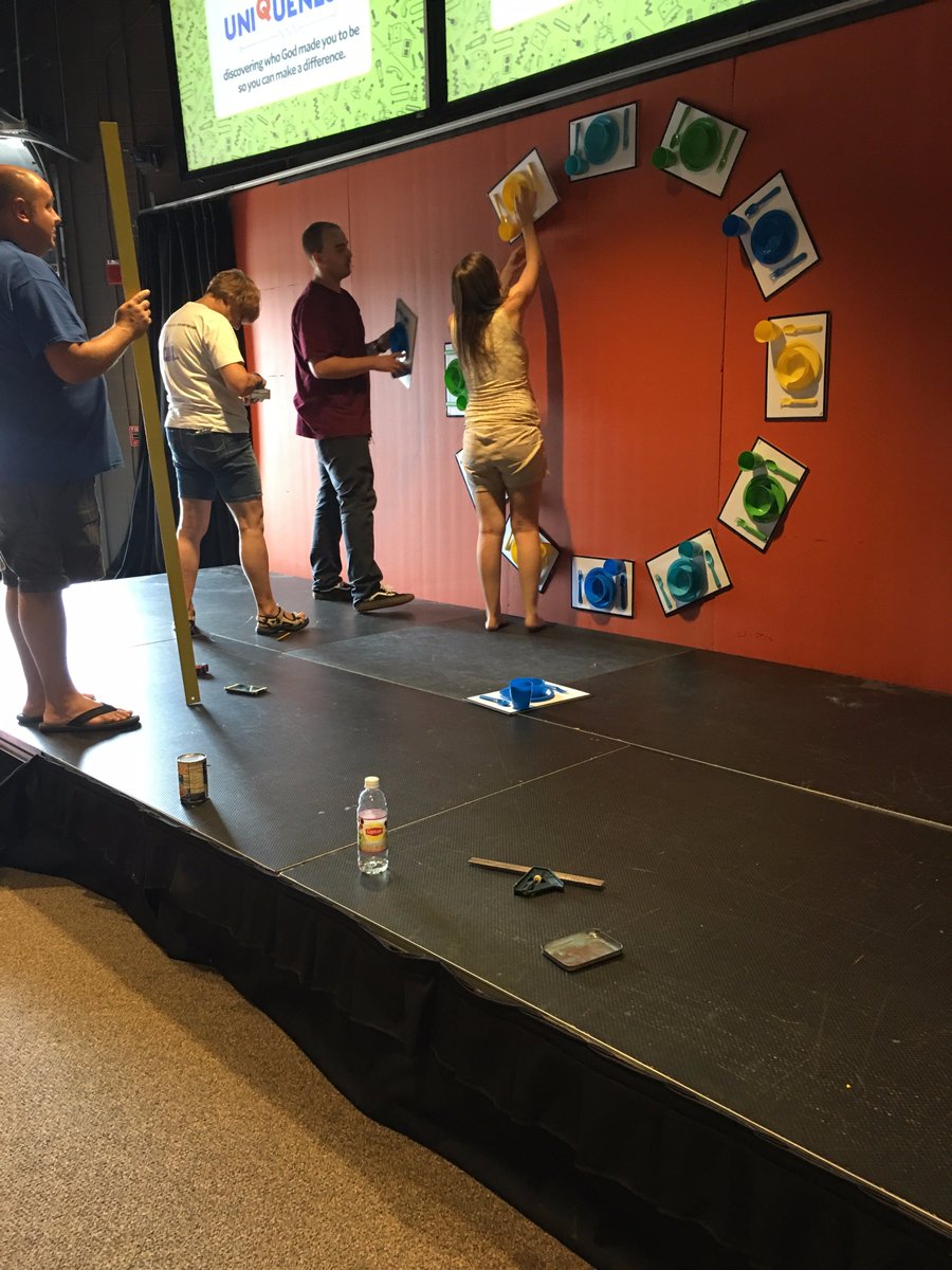 ReadySetSunday's tweet photo. A few pics from our September set build. #friendship #thinkorange #252Basics #kidmin https://t.co/7kCHiH8SRh