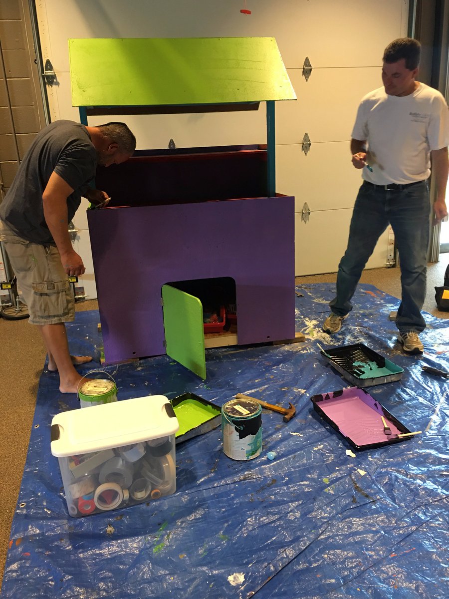 ReadySetSunday's tweet photo. A few pics from our September set build. #friendship #thinkorange #252Basics #kidmin https://t.co/7kCHiH8SRh
