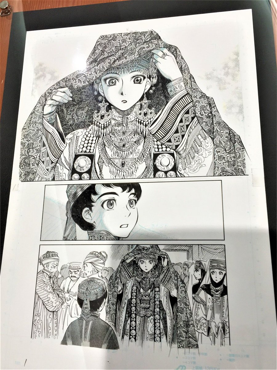 ④(もっと撮ったけれど、取りあえずこれが最後)「乙嫁語り」原画展の写真の続き。 森先生の原稿は完成度があまりに高く、ほとんど修正もなく、線もはみ出してない…神…。まだ公になっていないカラー3p漫画ペーパーも下さり、どんどんUPして下さいと…!?
#外務省 #森薫 #乙嫁語り原画展 