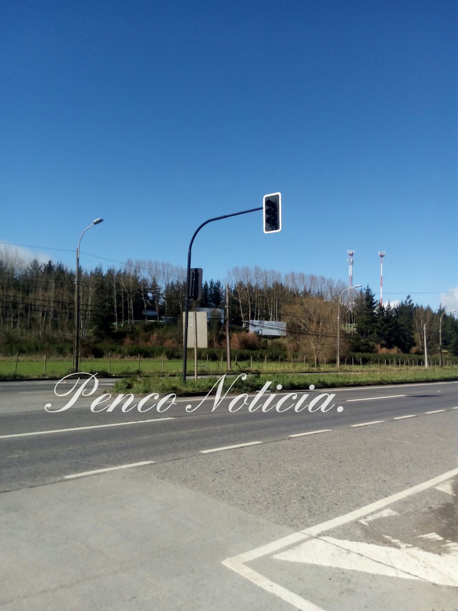 Señores conductores favor tener maxima precaucion camino a Concepcion altura Portones de Cosmito semaforos apagados.

Penco Noticia