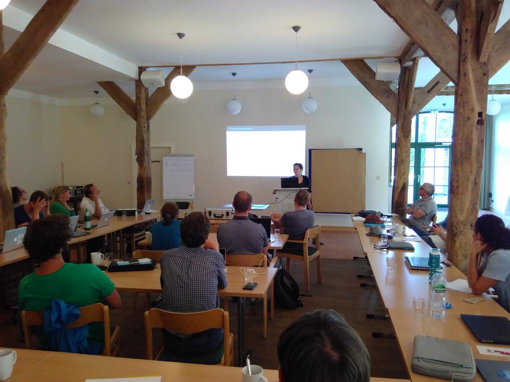 luisacristini's tweet image. PhD students doing a great job presenting their projects on #climatedynamics at #cdr17