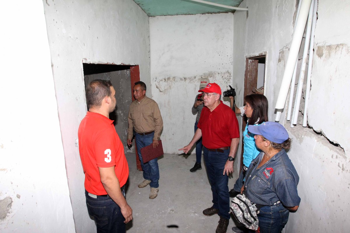 FrnsEdobolivar's tweet photo. #InformeFRNSB Otra obra @rangelgomez,
A toda marcha avanza rehabilitación ambulatorio #CarmenNarcisaIradi en Guasipati #RangelDejandoHuellas https://t.co/hcNJOAeBXy