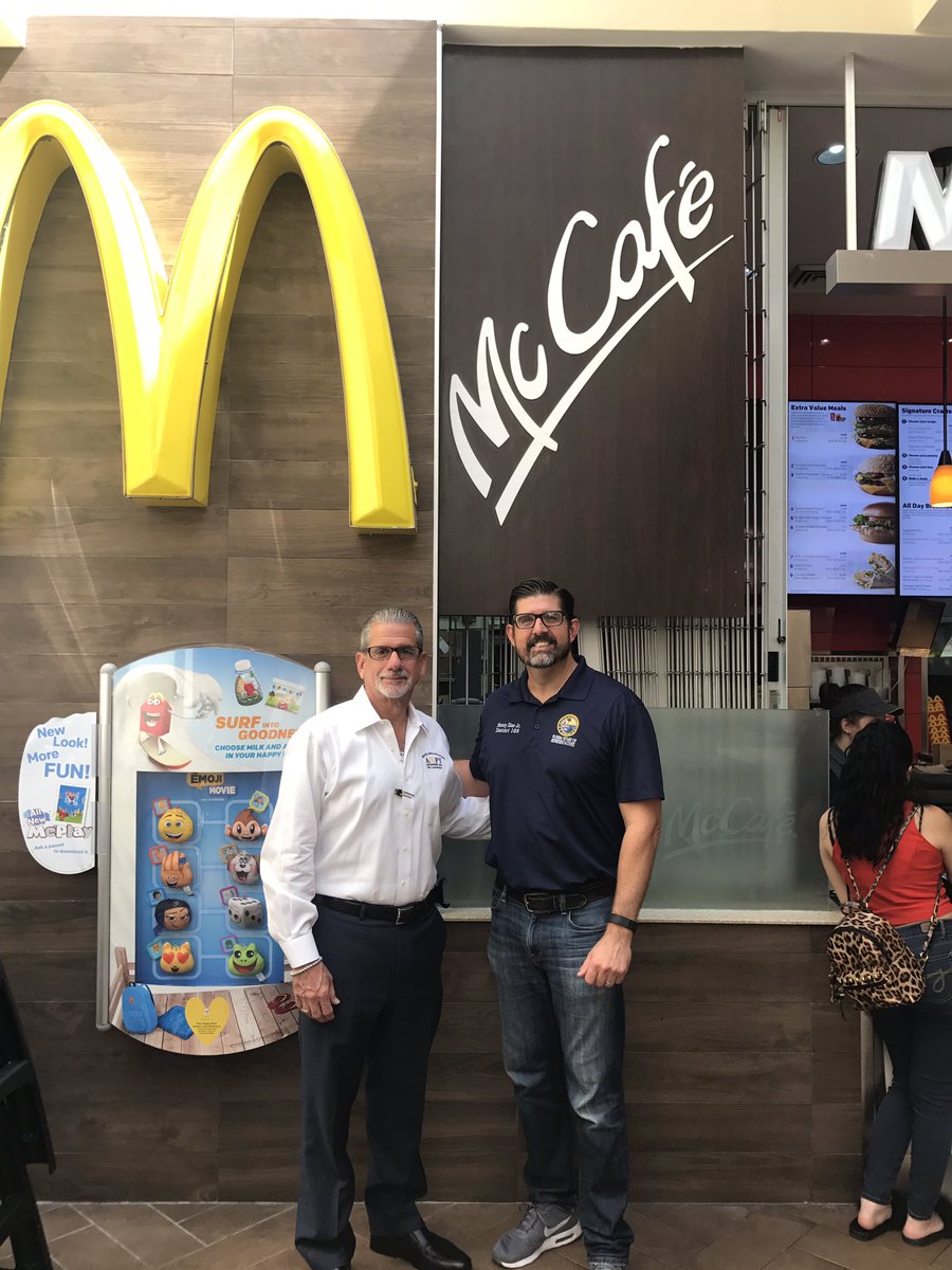 Danmartinez305's tweet photo. .@RepMannyDiazJr will be working at @McDonalds in @cityofhialeah @WestlandMall #MannyDoesMcDonalds #Jobs2017 Tour https://t.co/BVpGSchxeH