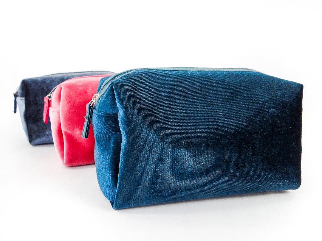 Delrayo2015's tweet photo. Love at first sight 💖 nuevos estuches velvet ⚡️⚡️⚡️ https://t.co/pXcxGJYTJv