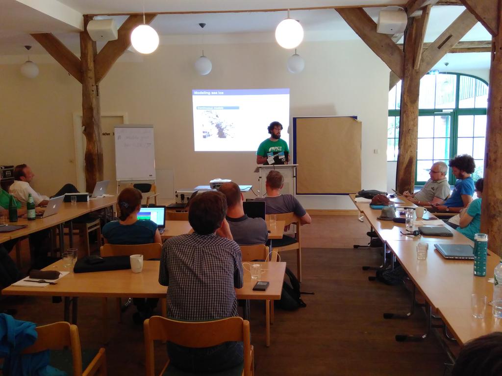 luisacristini's tweet image. PhD students doing a great job presenting their projects on #climatedynamics at #cdr17