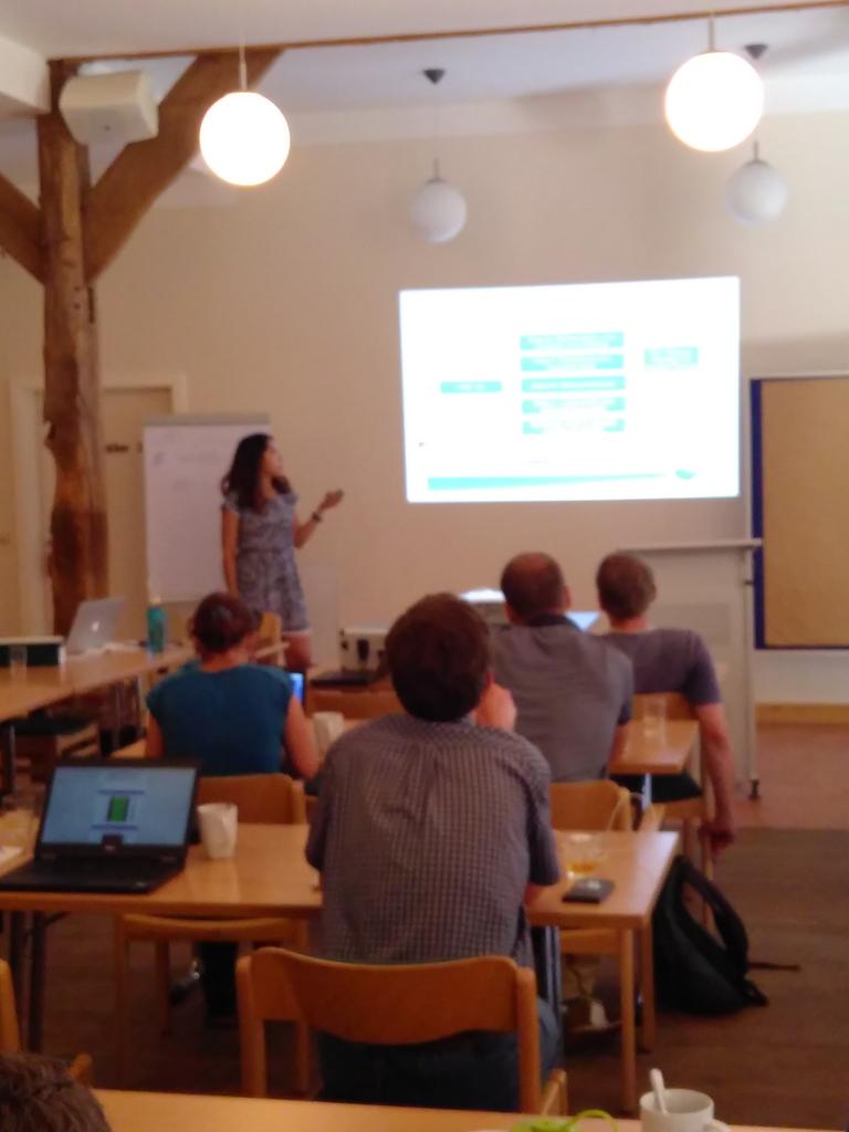 luisacristini's tweet image. PhD students doing a great job presenting their projects on #climatedynamics at #cdr17