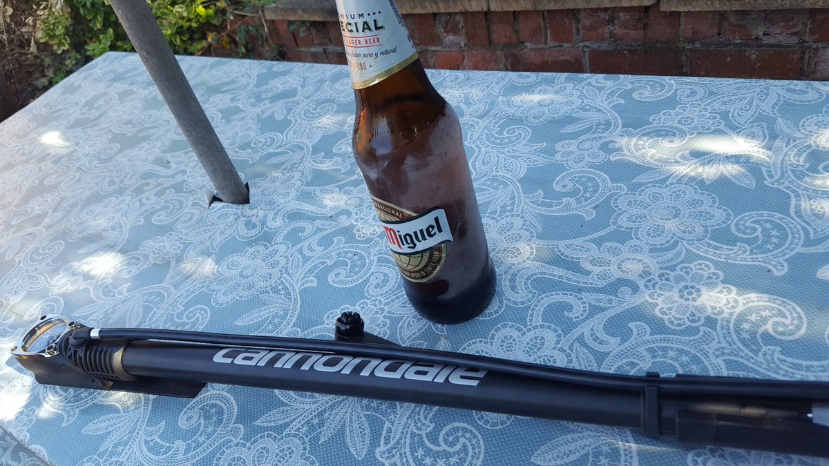 GavinTosney's tweet photo. New #trackpump #mtb and a frosty #beer https://t.co/p2luQLawoa