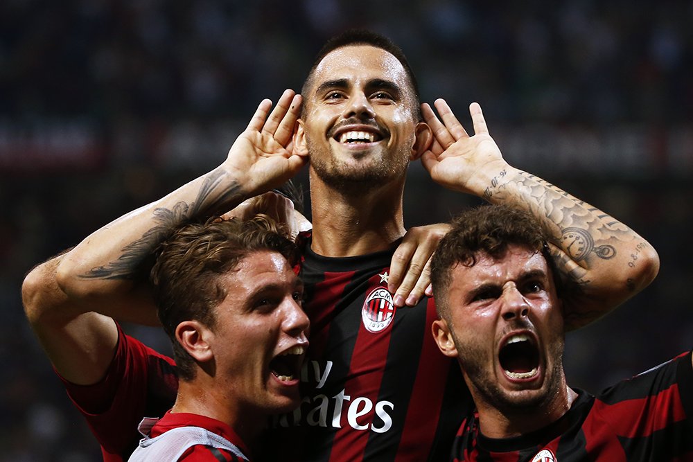 FT Milan 2-1 Cagliari 
⚽ Cutrone 10'
⚽ Suso 70'
⚽ João Pedro 56'
#ForzaMilan 🔴⚫
