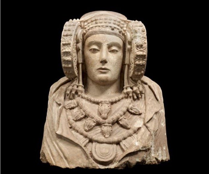 eldiarioes's tweet photo. ¿Qué hace una hormiga en la cara de la Dama de Elche? https://t.co/M2qgu697N1 Por @LauraMartRed https://t.co/H4rXEADJ4y