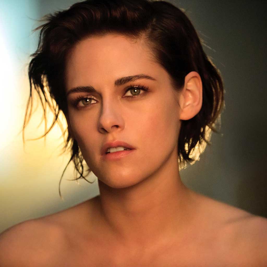 ELLEfrance's tweet photo. #Beaute Exclu : Kristen Stewart et Beyoncé rendent hommage à Gabrielle Chanel https://t.co/Sdw6s0Cnwz https://t.co/FILq0J9C1R