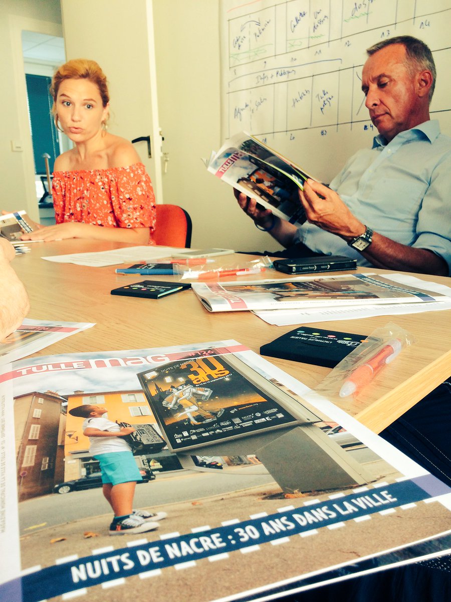 BernardCombes's tweet photo. Présentation à la presse du nouveau Tulle Mag. Un magazine d'information gratuit consacré à la #ville2tulle et ses habitants. #Corrèze https://t.co/GFTWerq7Cv